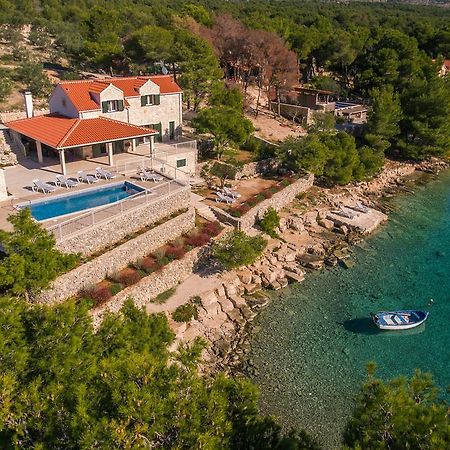 Luxury Villa Kate - In Lucice Bay With Turquoise Sea, Amazing Seaviews, And Heated Pool Milna  Ngoại thất bức ảnh