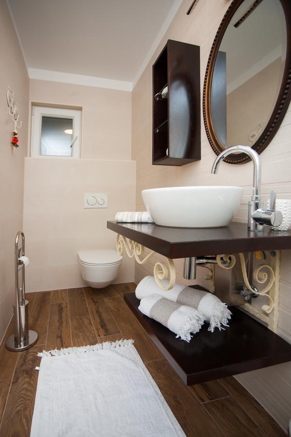 Luxury Villa Kate - In Lucice Bay With Turquoise Sea, Amazing Seaviews, And Heated Pool Milna  Ngoại thất bức ảnh