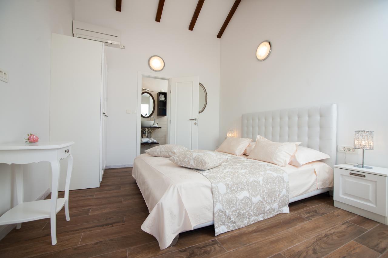 Luxury Villa Kate - In Lucice Bay With Turquoise Sea, Amazing Seaviews, And Heated Pool Milna  Ngoại thất bức ảnh