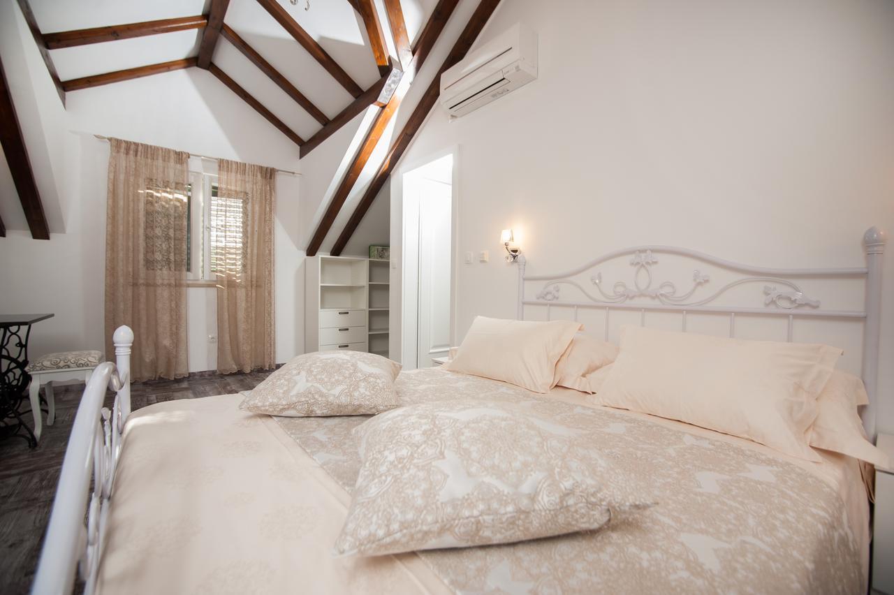 Luxury Villa Kate - In Lucice Bay With Turquoise Sea, Amazing Seaviews, And Heated Pool Milna  Ngoại thất bức ảnh