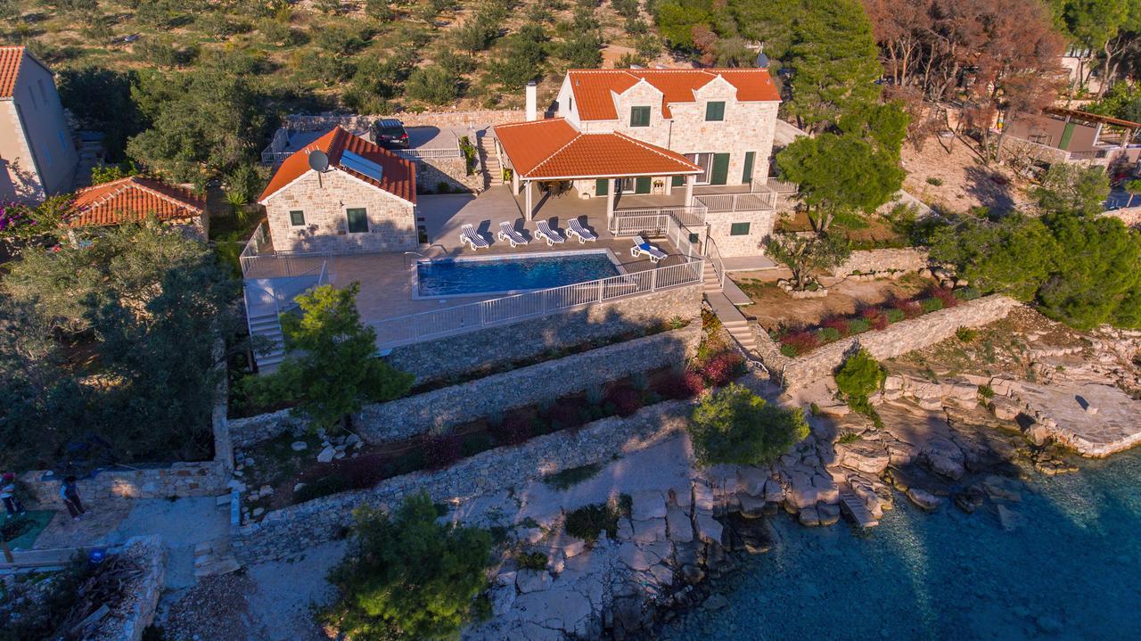 Luxury Villa Kate - In Lucice Bay With Turquoise Sea, Amazing Seaviews, And Heated Pool Milna  Ngoại thất bức ảnh